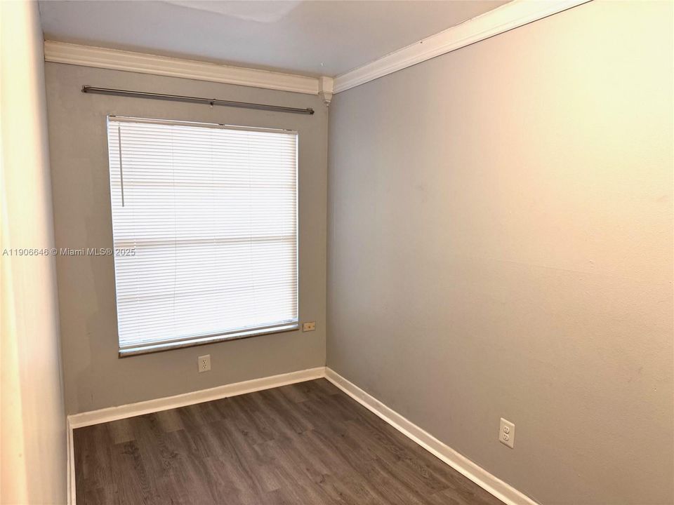 出租: $1,700 (2 贝兹, 1 浴室, 700 平方英尺)