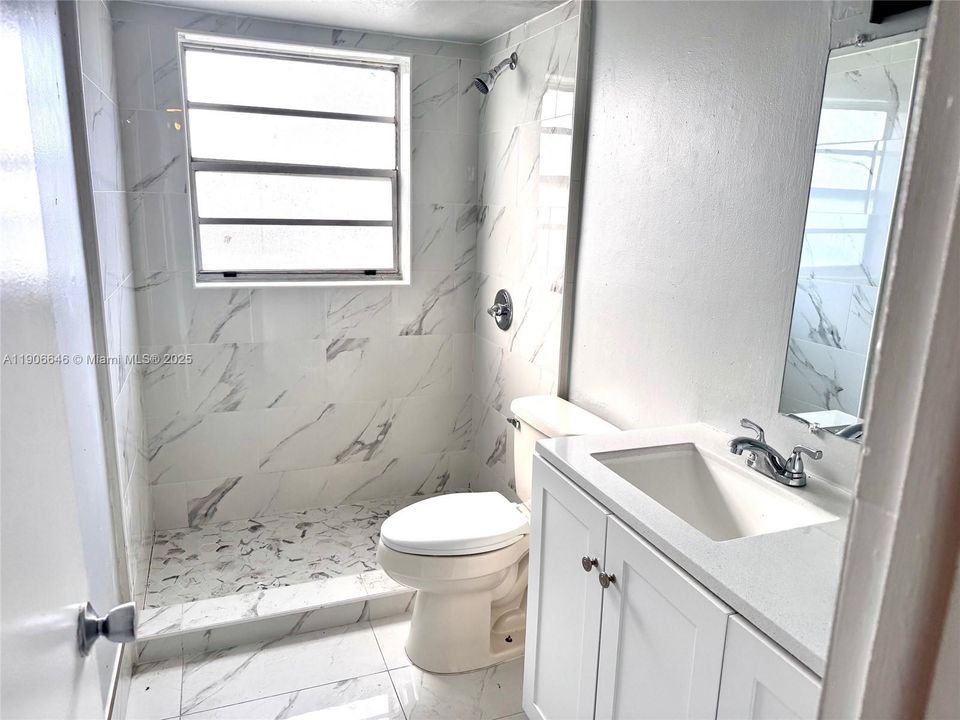 出租: $1,700 (2 贝兹, 1 浴室, 700 平方英尺)