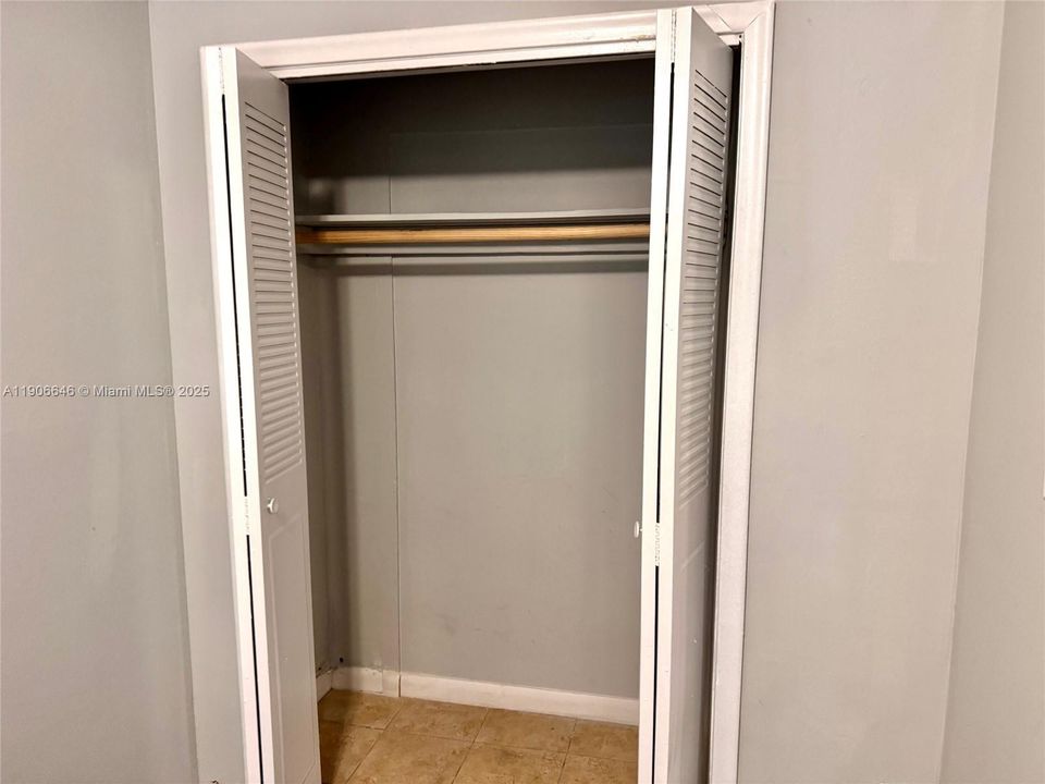 出租: $1,700 (2 贝兹, 1 浴室, 700 平方英尺)