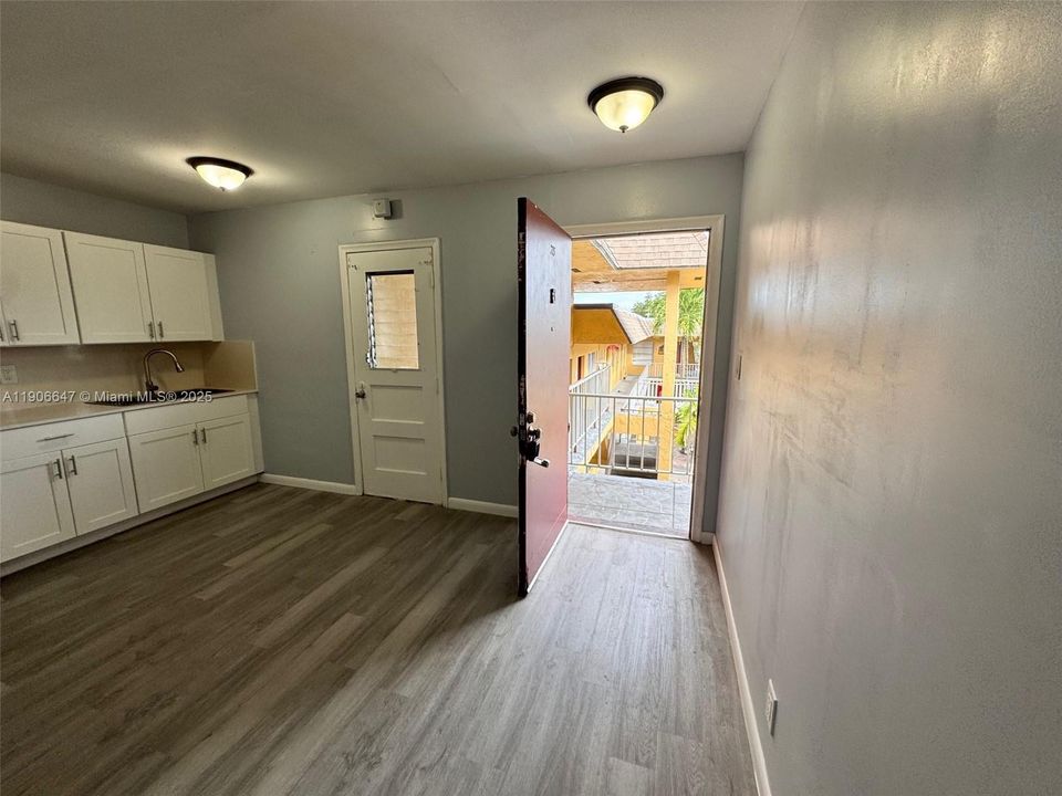 For Rent: $2,350 (3 beds, 1 baths, 780 Square Feet)