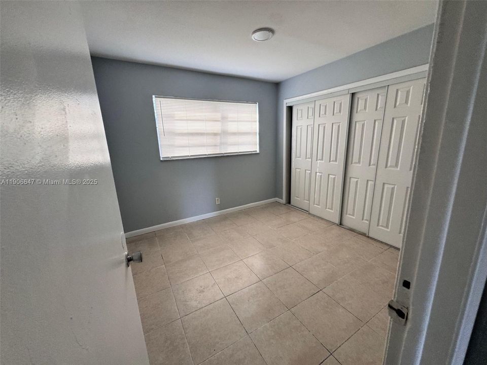 For Rent: $2,350 (3 beds, 1 baths, 780 Square Feet)