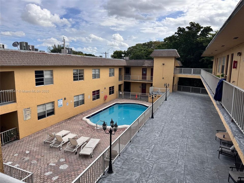 For Rent: $2,350 (3 beds, 1 baths, 780 Square Feet)