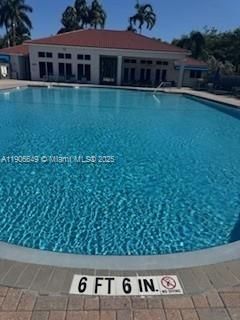 合同活跃: $4,300 (3 贝兹, 2 浴室, 1420 平方英尺)