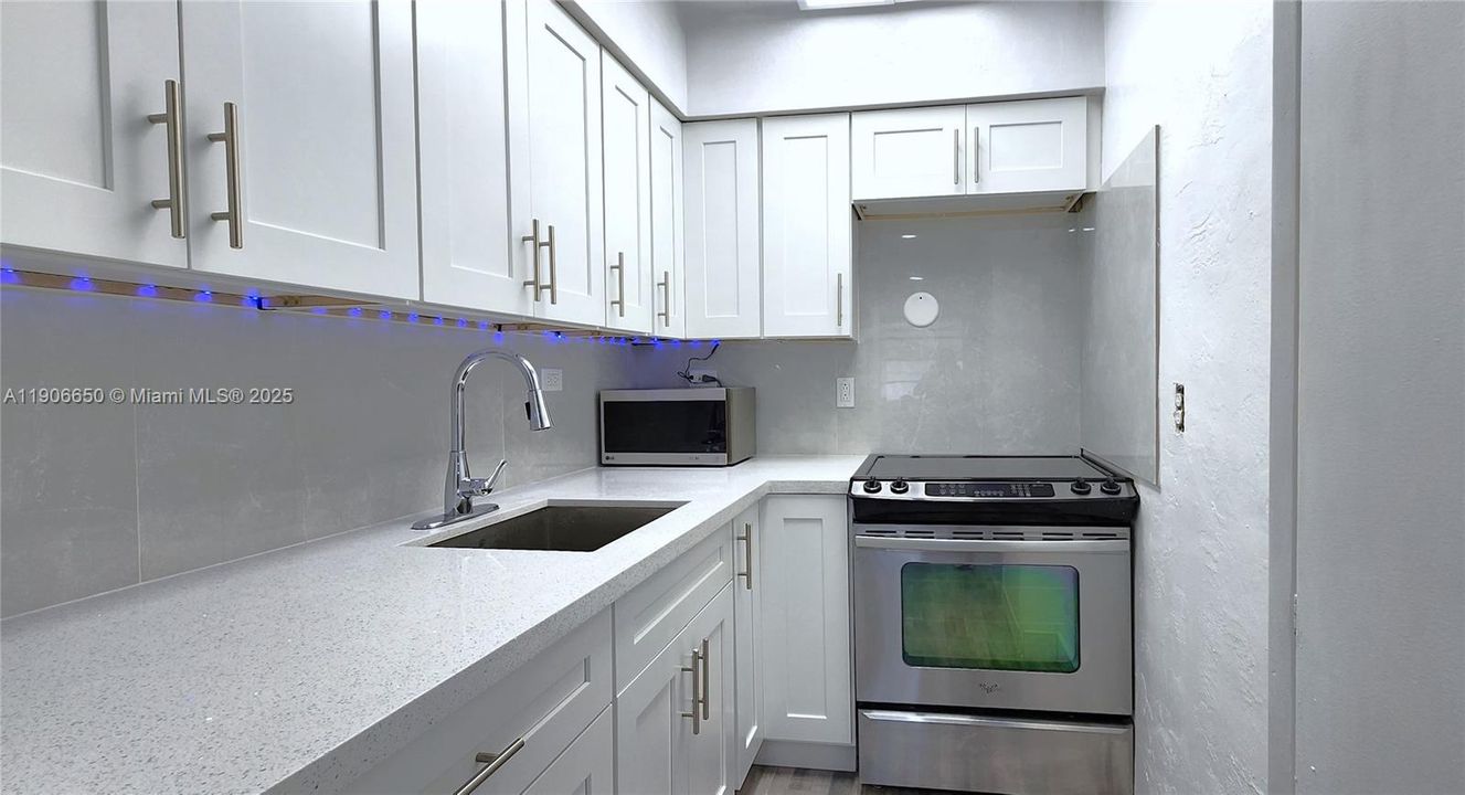 For Rent: $1,550 (1 beds, 1 baths, 580 Square Feet)
