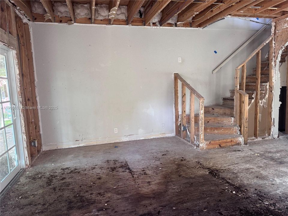 На продажу: $245,000 (2 спален, 2 ванн, 1216 Квадратных фут)