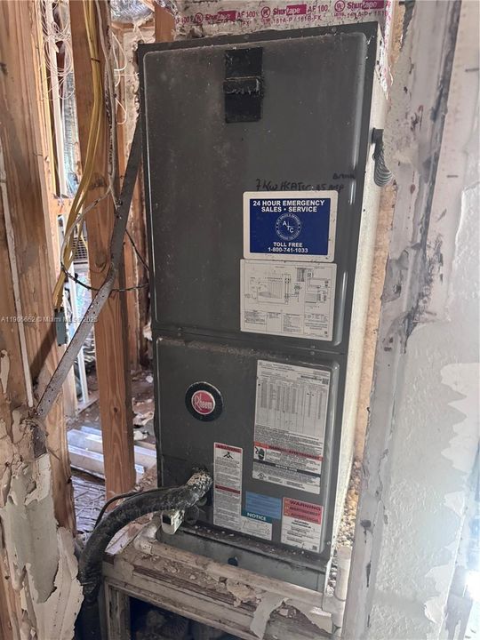 На продажу: $245,000 (2 спален, 2 ванн, 1216 Квадратных фут)