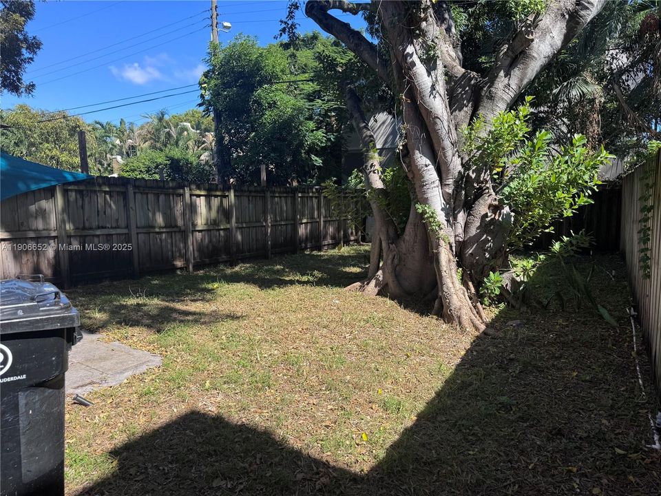 На продажу: $245,000 (2 спален, 2 ванн, 1216 Квадратных фут)