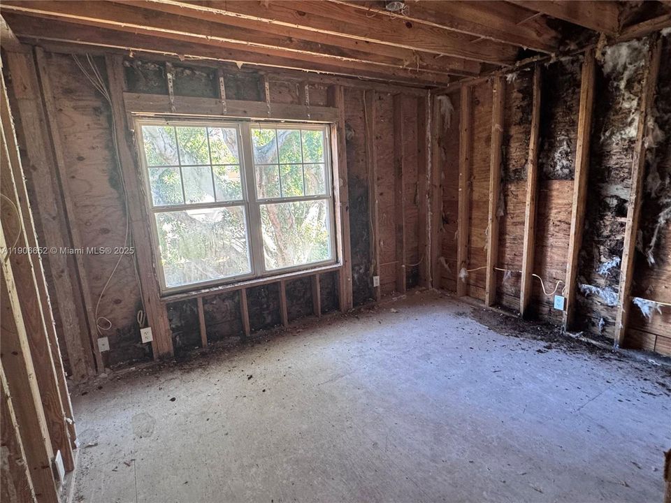 На продажу: $245,000 (2 спален, 2 ванн, 1216 Квадратных фут)