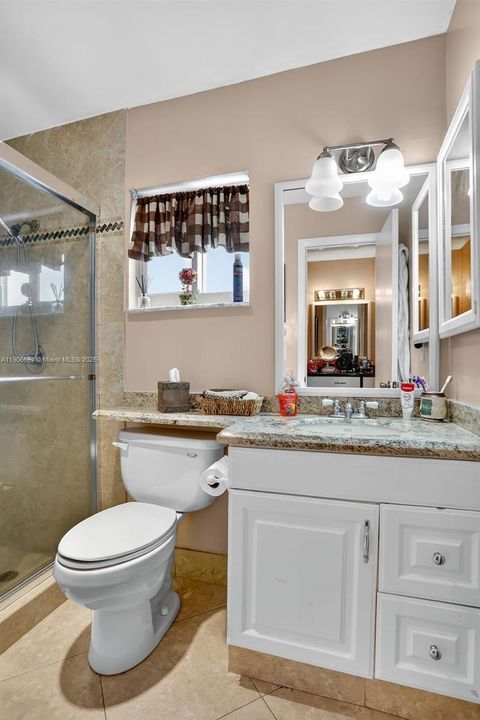 合同活跃: $425,000 (2 贝兹, 2 浴室, 1708 平方英尺)