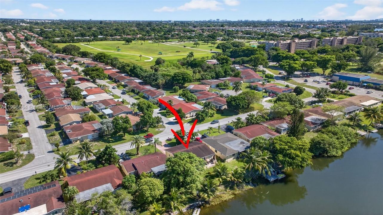 合同活跃: $425,000 (2 贝兹, 2 浴室, 1708 平方英尺)