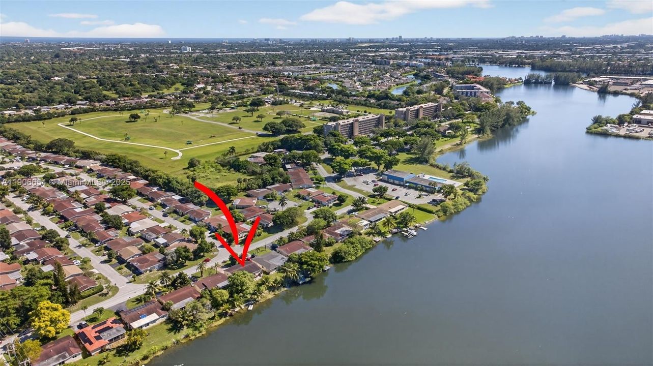 合同活跃: $425,000 (2 贝兹, 2 浴室, 1708 平方英尺)