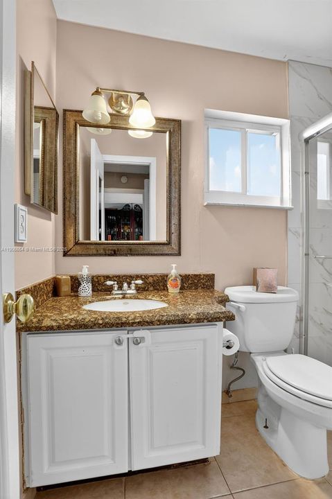 合同活跃: $425,000 (2 贝兹, 2 浴室, 1708 平方英尺)