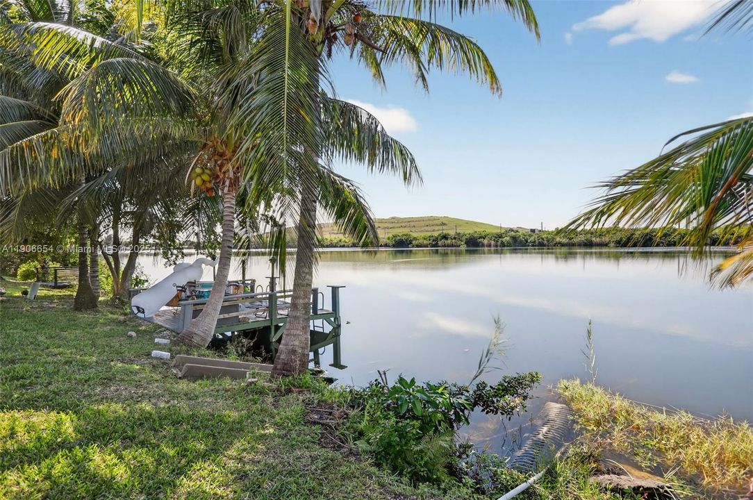 合同活跃: $425,000 (2 贝兹, 2 浴室, 1708 平方英尺)