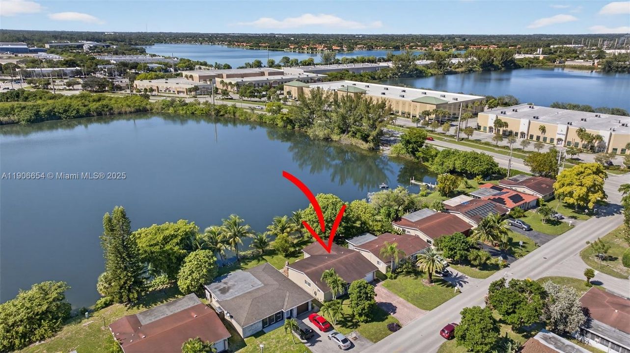 合同活跃: $425,000 (2 贝兹, 2 浴室, 1708 平方英尺)