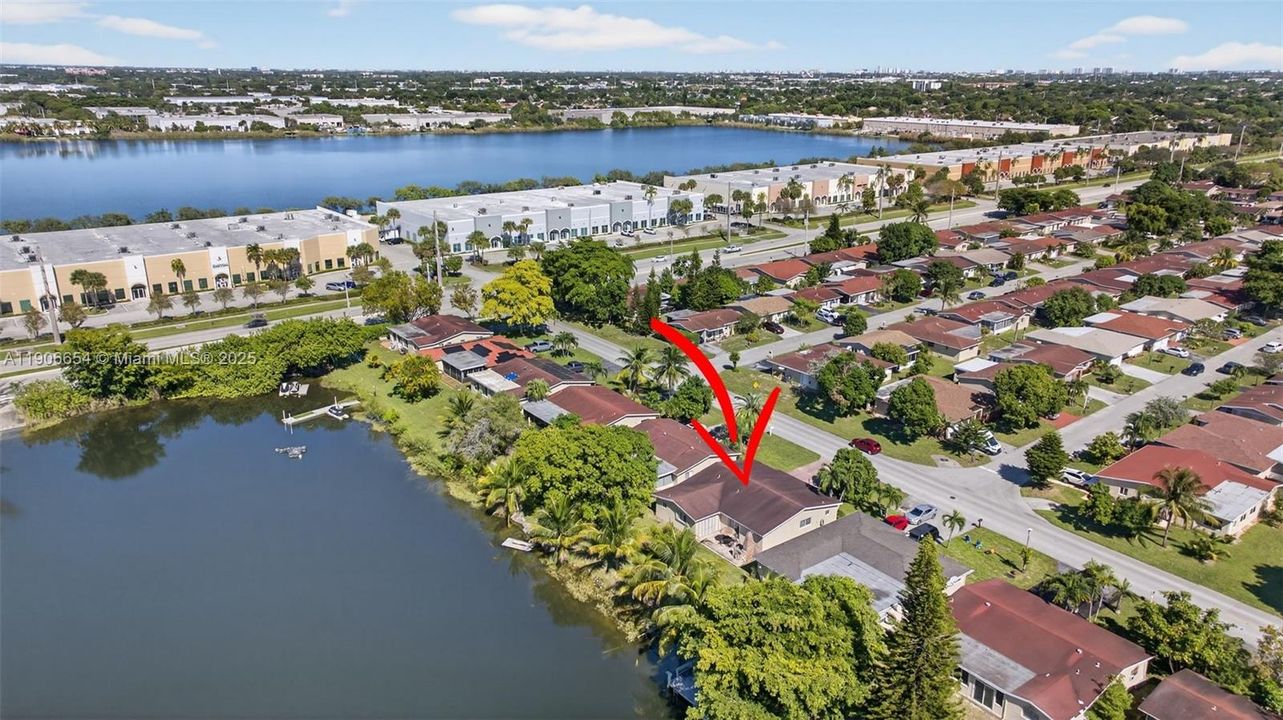 合同活跃: $425,000 (2 贝兹, 2 浴室, 1708 平方英尺)