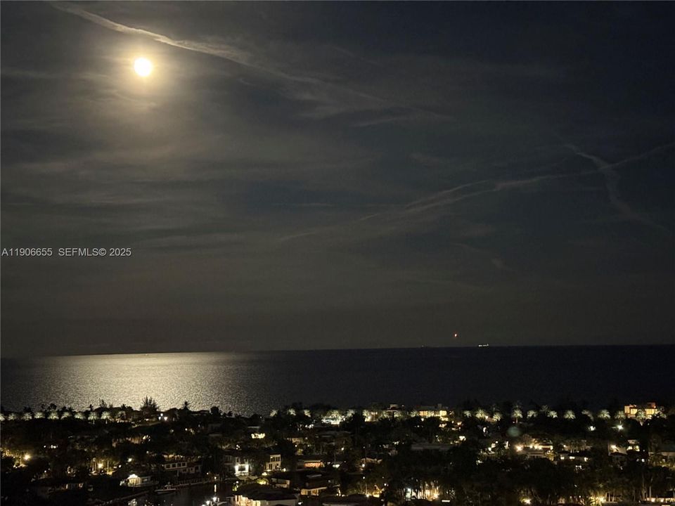 For Sale: $4,250,000 (2 beds, 2 baths, 2390 Square Feet)