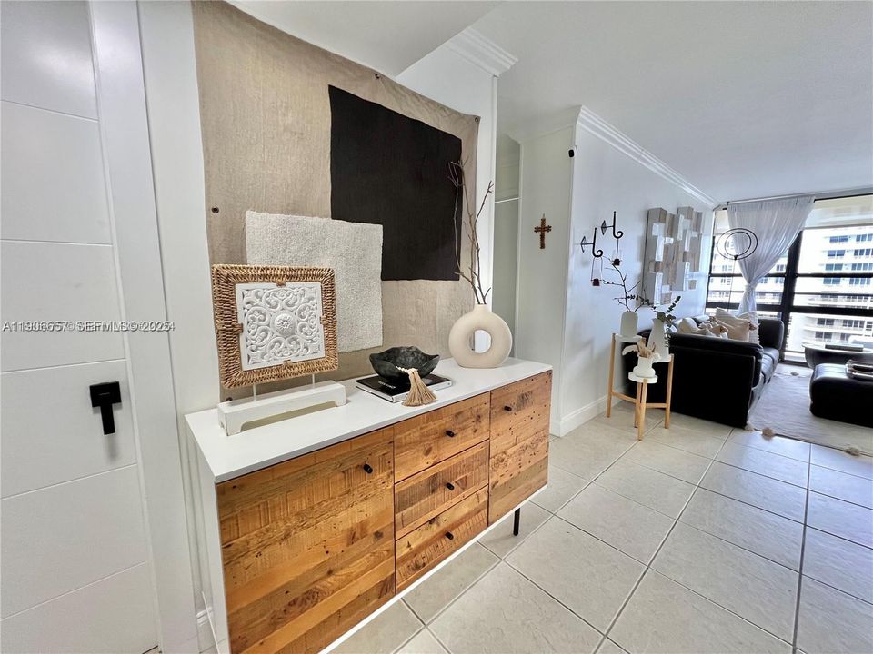 В аренду: $3,300 (2 спален, 2 ванн, 955 Квадратных фут)