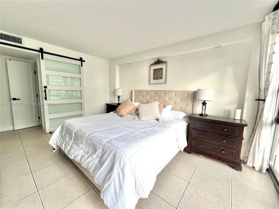 В аренду: $3,300 (2 спален, 2 ванн, 955 Квадратных фут)