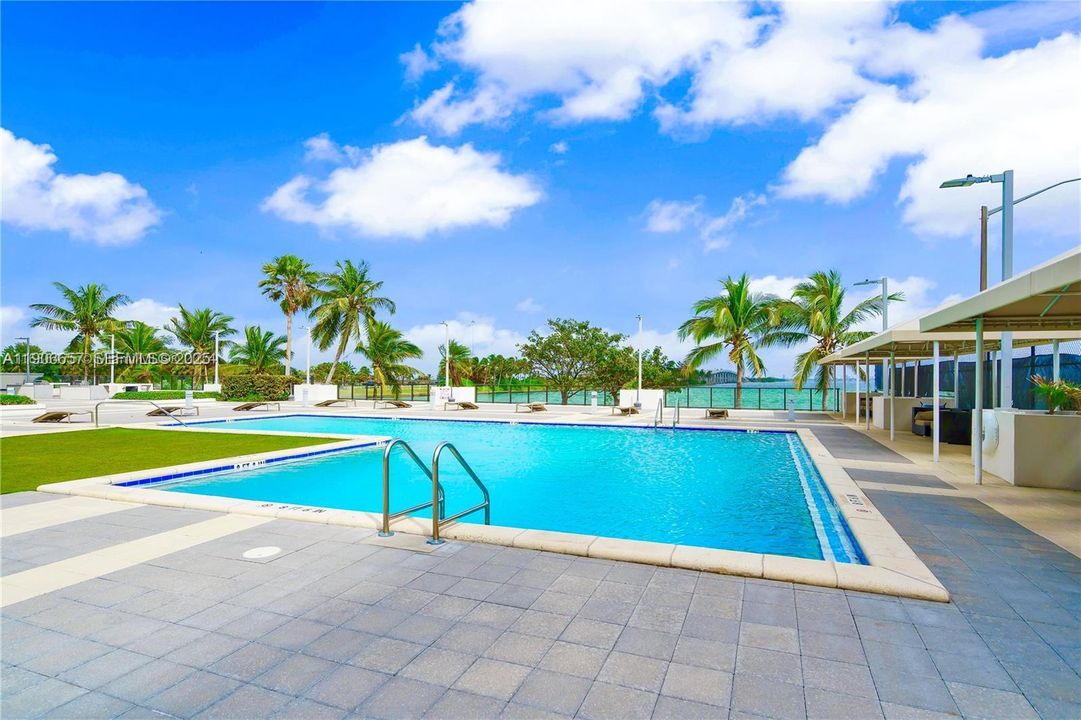 В аренду: $3,300 (2 спален, 2 ванн, 955 Квадратных фут)