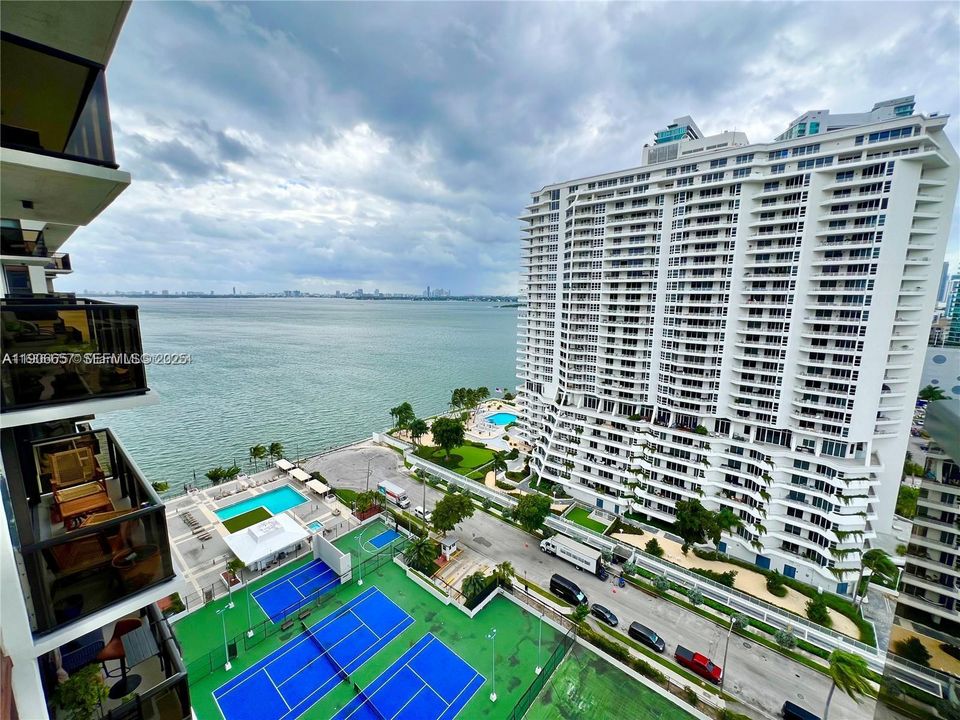 В аренду: $3,300 (2 спален, 2 ванн, 955 Квадратных фут)