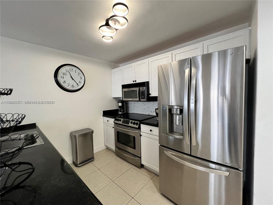 В аренду: $3,300 (2 спален, 2 ванн, 955 Квадратных фут)