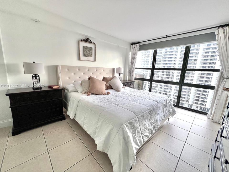 В аренду: $3,300 (2 спален, 2 ванн, 955 Квадратных фут)