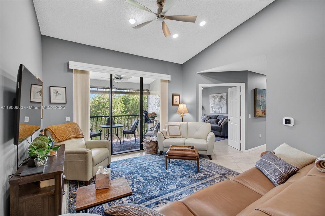 For Sale: $299,000 (3 beds, 2 baths, 1115 Square Feet)