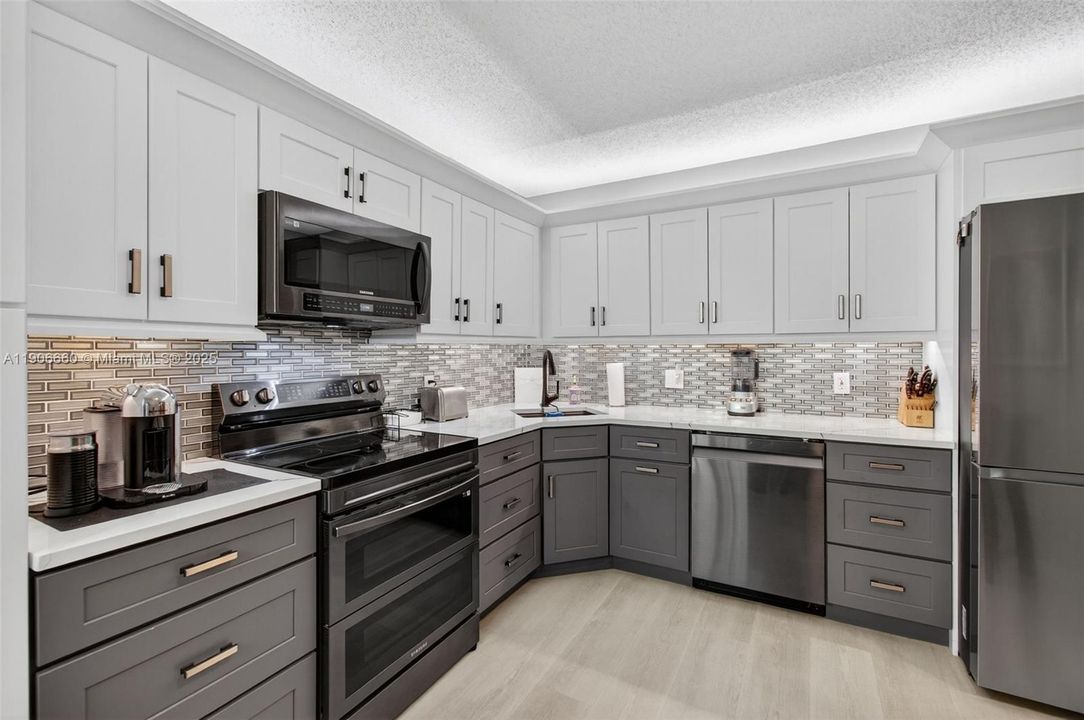 For Sale: $299,000 (3 beds, 2 baths, 1115 Square Feet)