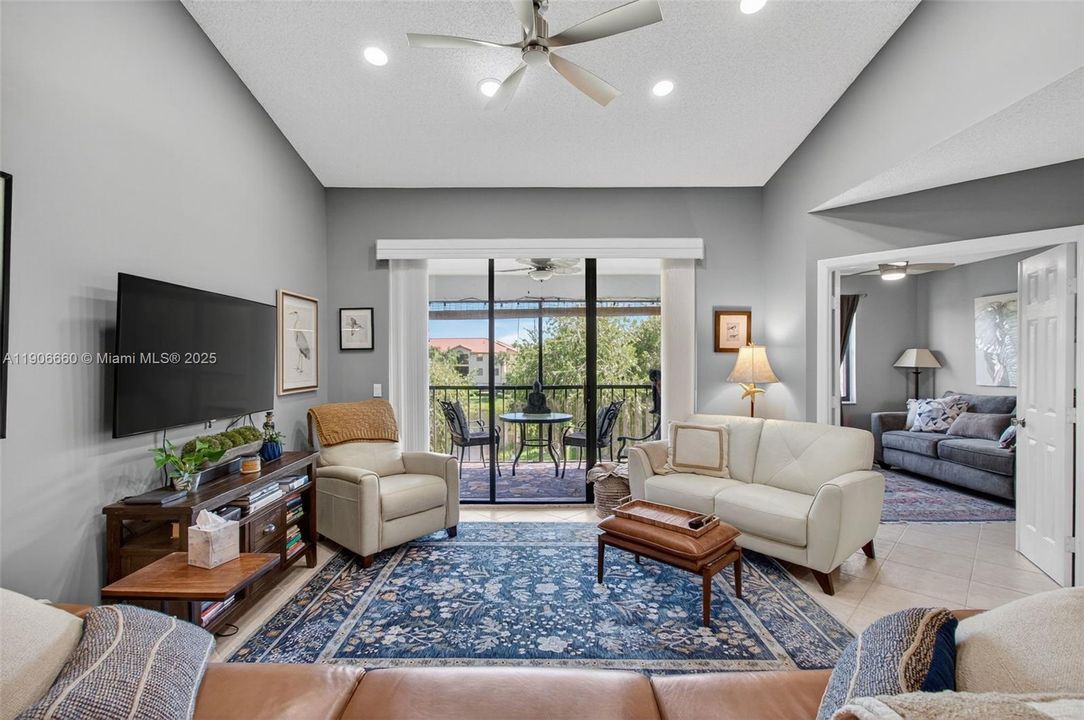 For Sale: $299,000 (3 beds, 2 baths, 1115 Square Feet)