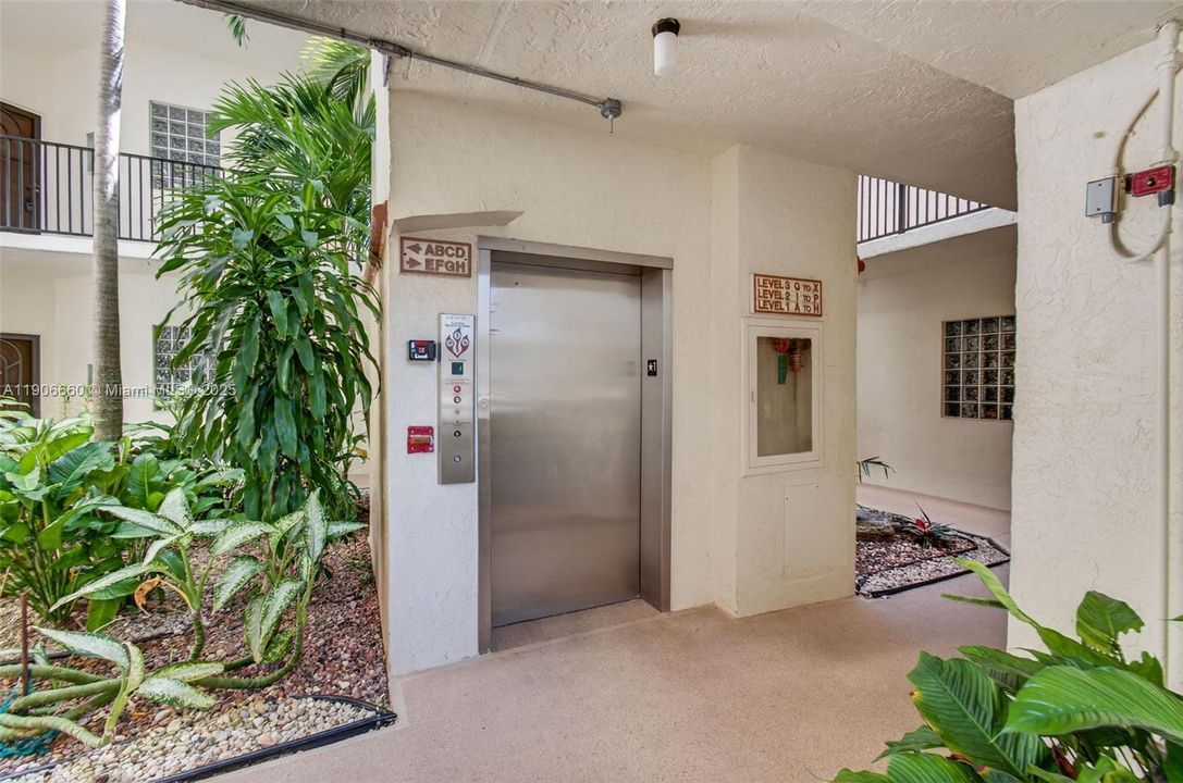 For Sale: $299,000 (3 beds, 2 baths, 1115 Square Feet)