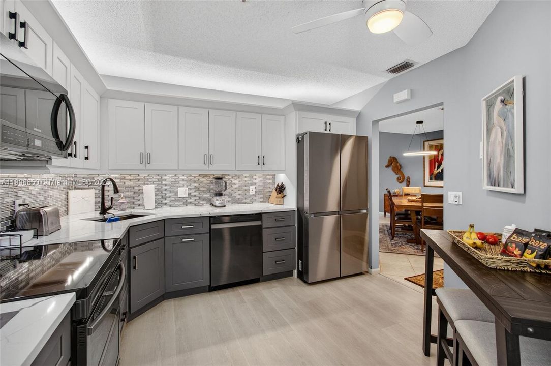 For Sale: $299,000 (3 beds, 2 baths, 1115 Square Feet)