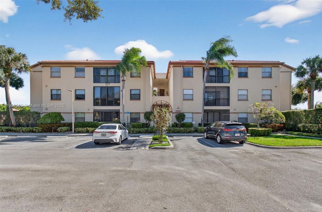 For Sale: $299,000 (3 beds, 2 baths, 1115 Square Feet)