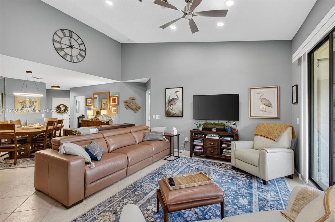 For Sale: $299,000 (3 beds, 2 baths, 1115 Square Feet)