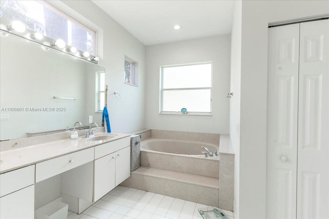 For Sale: $1,389,000 (4 beds, 3 baths, 2740 Square Feet)