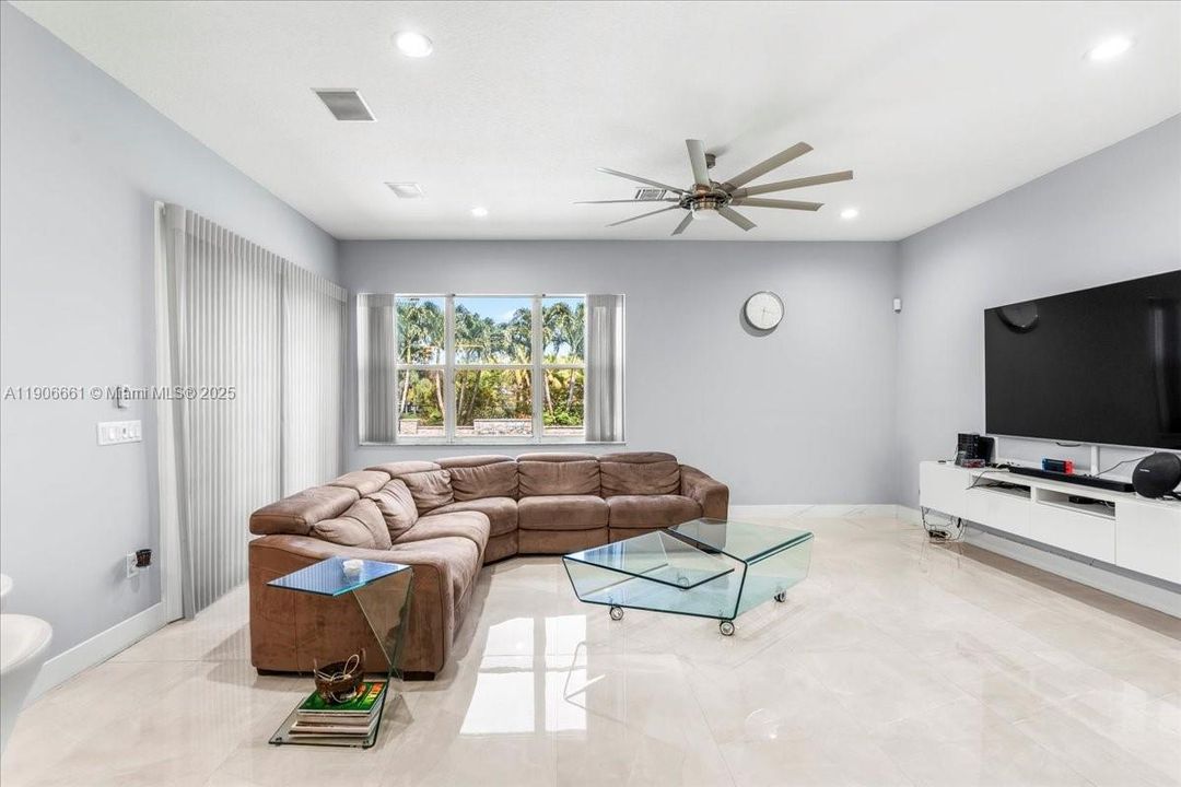 For Sale: $1,389,000 (4 beds, 3 baths, 2740 Square Feet)