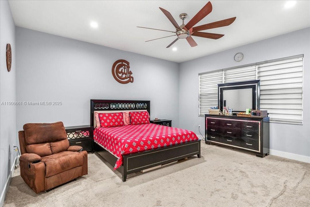 For Sale: $1,389,000 (4 beds, 3 baths, 2740 Square Feet)