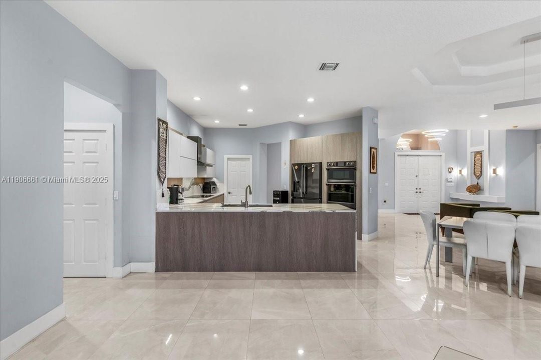 For Sale: $1,389,000 (4 beds, 3 baths, 2740 Square Feet)