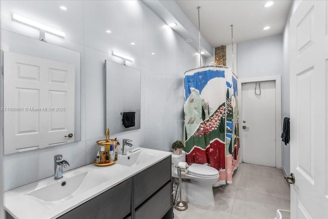 For Sale: $1,389,000 (4 beds, 3 baths, 2740 Square Feet)