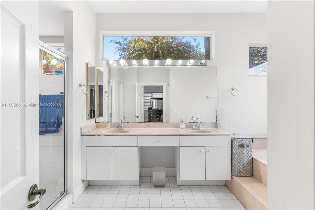 For Sale: $1,389,000 (4 beds, 3 baths, 2740 Square Feet)