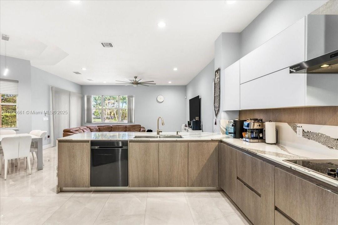 For Sale: $1,389,000 (4 beds, 3 baths, 2740 Square Feet)