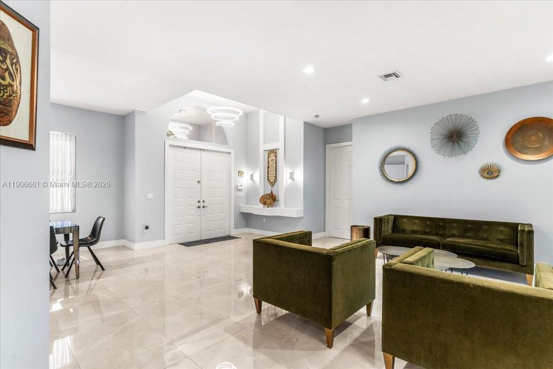 For Sale: $1,389,000 (4 beds, 3 baths, 2740 Square Feet)