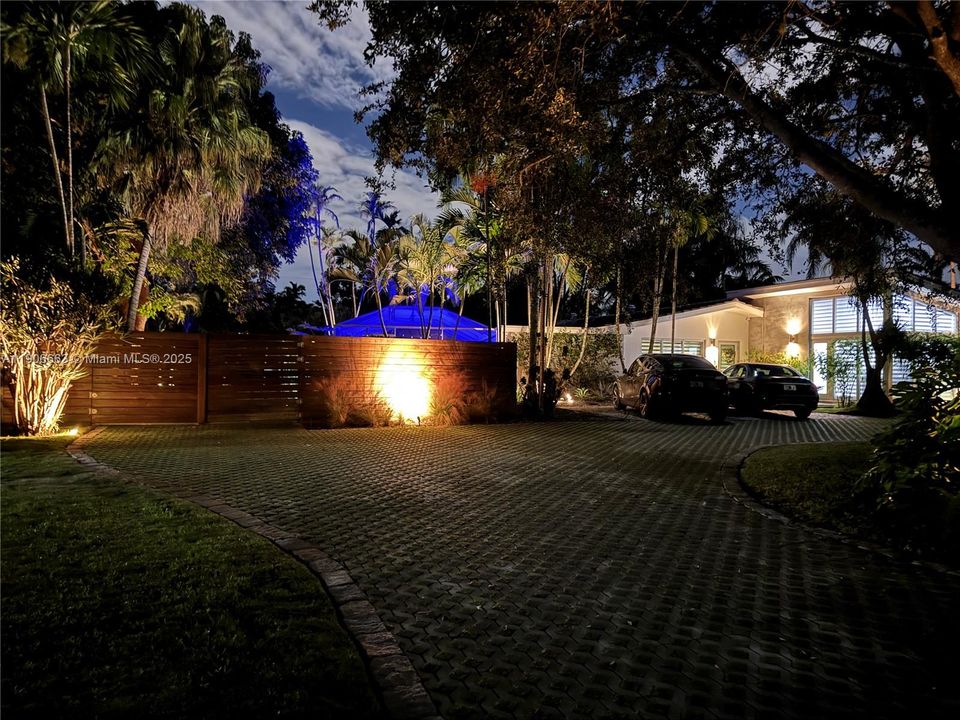 Active With Contract: $1,200,000 (3 beds, 3 baths, 1808 Square Feet)