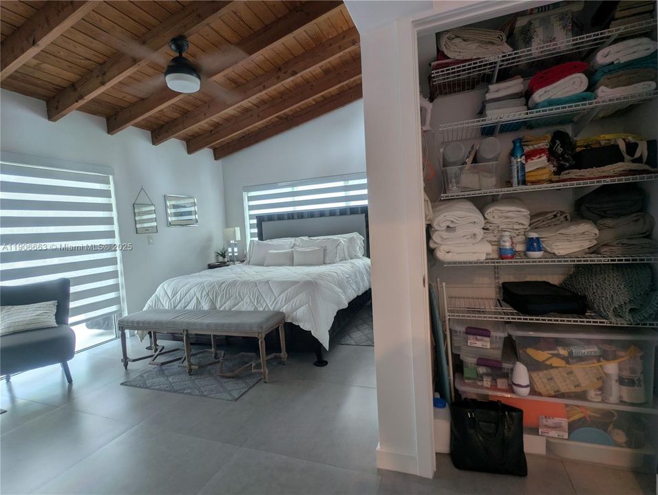 Active With Contract: $1,200,000 (3 beds, 3 baths, 1808 Square Feet)