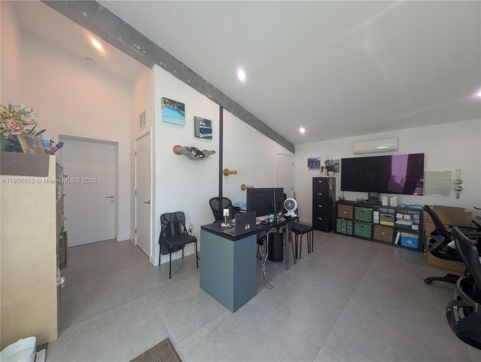 Active With Contract: $1,200,000 (3 beds, 3 baths, 1808 Square Feet)