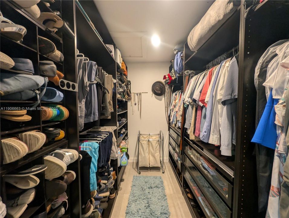 Active With Contract: $1,200,000 (3 beds, 3 baths, 1808 Square Feet)