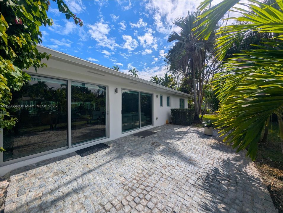 Active With Contract: $1,200,000 (3 beds, 3 baths, 1808 Square Feet)