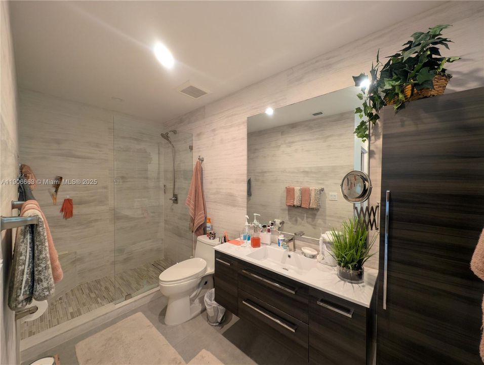 Active With Contract: $1,200,000 (3 beds, 3 baths, 1808 Square Feet)