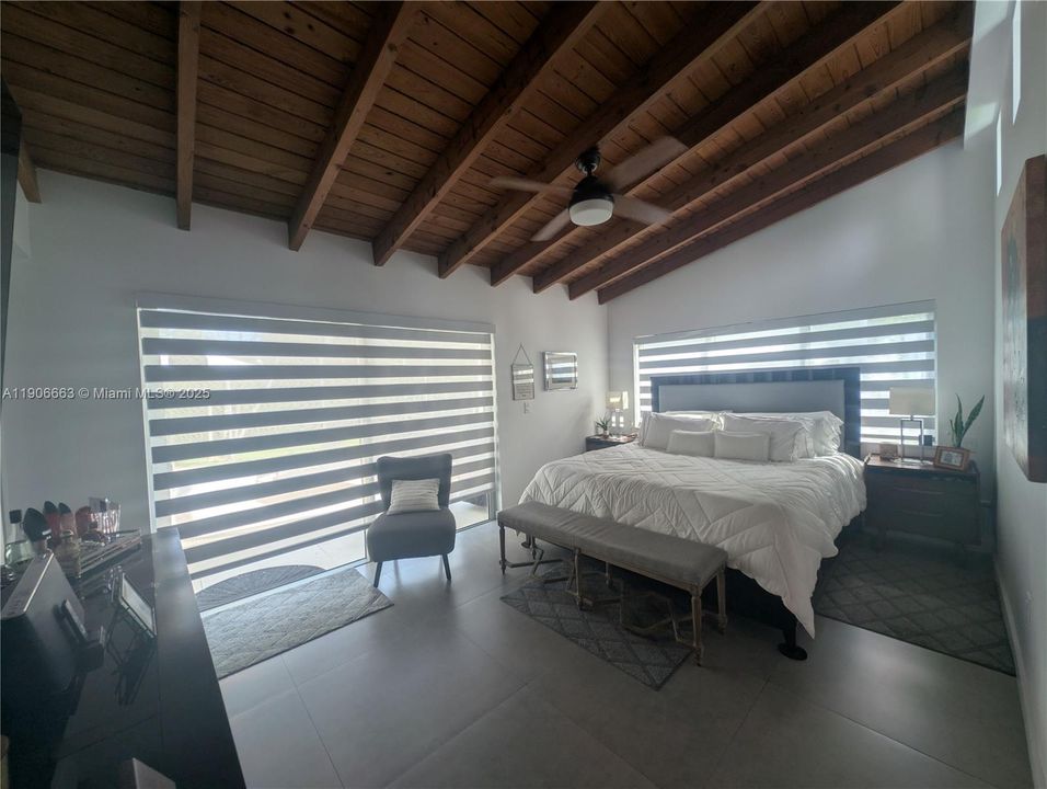 Active With Contract: $1,200,000 (3 beds, 3 baths, 1808 Square Feet)