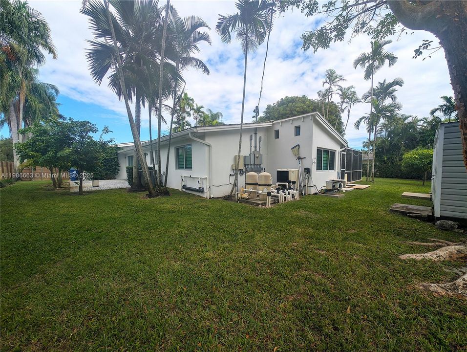 Active With Contract: $1,200,000 (3 beds, 3 baths, 1808 Square Feet)