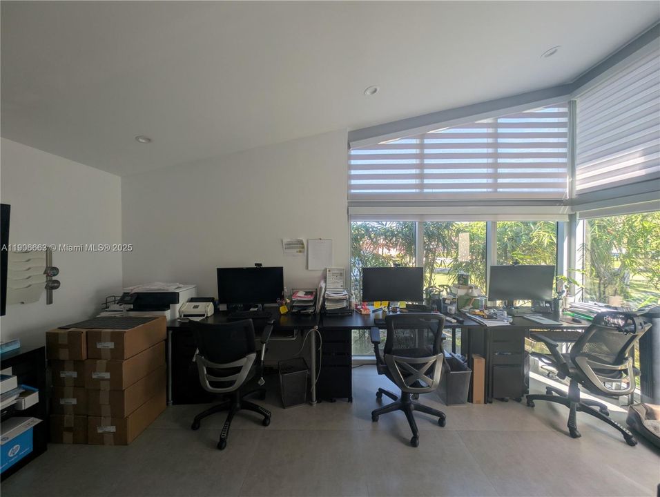 Active With Contract: $1,200,000 (3 beds, 3 baths, 1808 Square Feet)